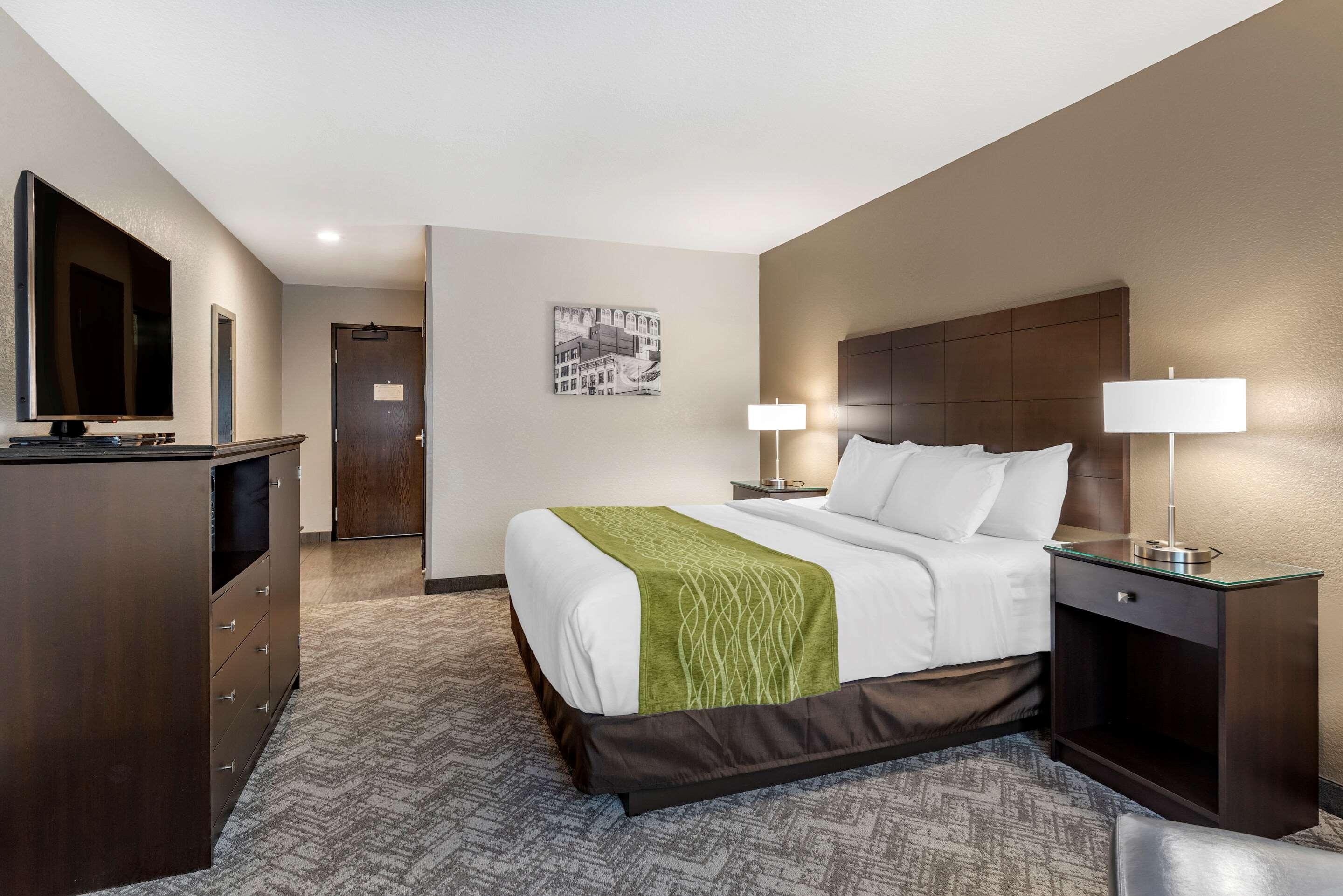Comfort Inn & Suites Tualatin - Lake Oswego South Екстер'єр фото